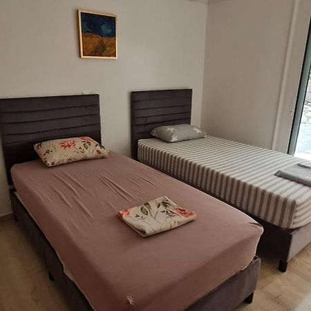 Appartamento Gerys House Nikiana Esterno foto